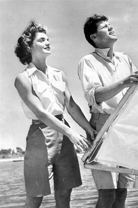 Jun 09, 2021 · interview. Jackie Kennedy en chemise sans manches et short