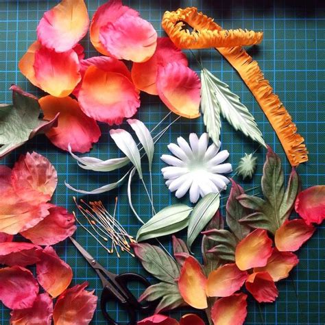 Place the flower parts into piles according to color. Silk Fantasy and...: Как сделать цветок из шелка?/ How to ...