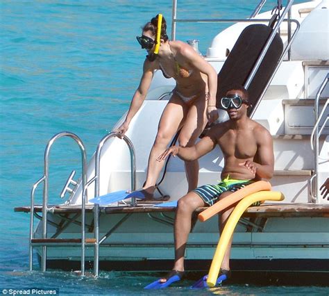 Marlon Wayans shares steamy kiss with mystery brunette ...