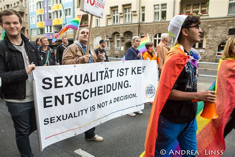 Das teilte der sender am donnerstag auf. Demo durch Neukölln gegen Homophobie & für mehr Toleranz u ...