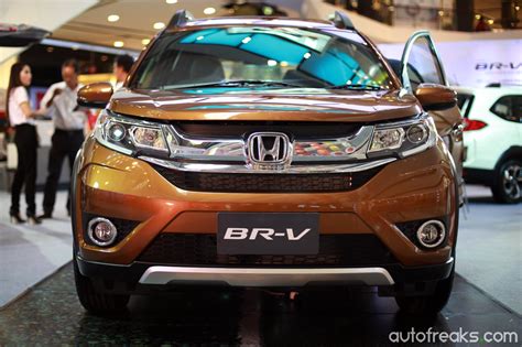 It is available in 4 colors, 2 variants, 1 engine, and 1 transmissions option: Honda BR-V Bookings Surpassed Honda Malaysia's 5 Months ...