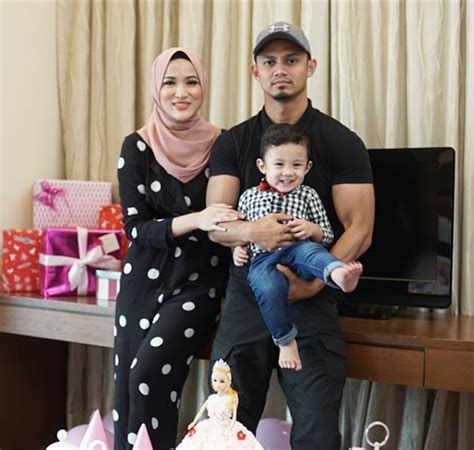 Bintik merah pada bayi perlu diatasi sesuai dengan penyebabnya. "Sedap Gila, Macam Tak Cukup Tiga", Hairul Azreen Puji ...