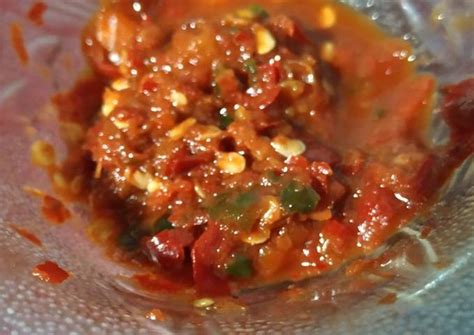 Agar waktu makan sedulur semakin bergairah, sambal memang cocok untuk ada di setiap hidangan. Resep Sambel Trasi Mentah - Resep Sambal Terasi Tomat ...