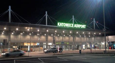 Wojciecha korfantego w pyrzowicach, od stycznia 2009 roku używający również marki katowice wojciech korfanty airport, kod iata: Autobusy na lotnisko do Pyrzowic. Poznaliśmy trasy i ...