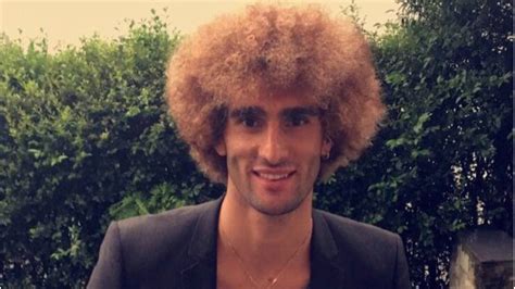 Ordinarily, a man getting a fresh haircut is not news, but marouane fellaini's decision to shave his iconic afro locks has taken football fans and his teammates by surprise. Afro für die EM blond gefärbt | Belgien-Star sieht jetzt ...