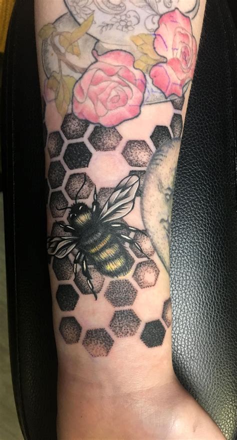 What are the meanings of a honeycomb tattoo? Bee tattoo by Dawn at Skin City, Dublin | Honeycomb tattoo ...