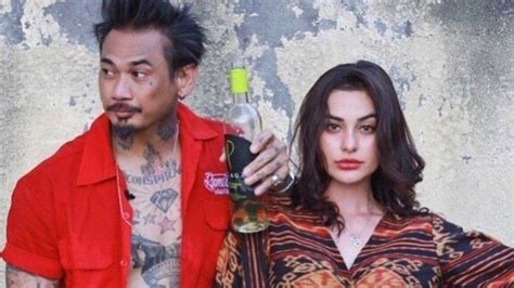 Nora alexandra sengaja mengunggah foto mesra ketika menjemput jerinx sid dari tahanan. Biodata Nora Alexandra, Istri Jerinx SID Model Keturunan ...