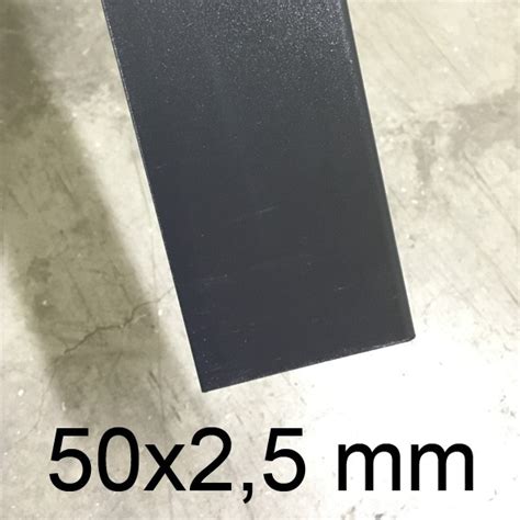 Disponible en standard ou sur mesure, une fenêtre pvc sécurisante longueur de la cornière : Plat PVC gris anthracite 50 x 2,5 mm