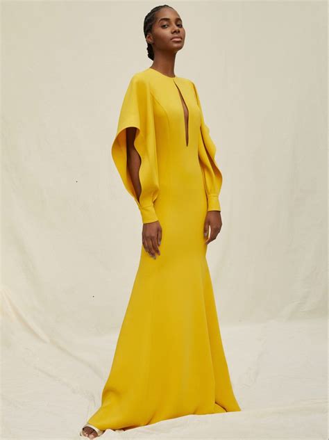 The best dressed outfits & looks. Yellow dress by Oscar de la Renta 2021 in 2020 | Modestil ...