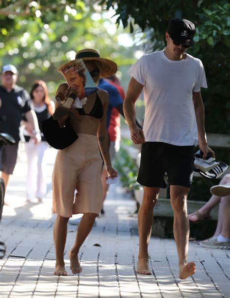 Meanwhile, kravitz — who hasn't publicly shared a photo of glusman in months. ZOE KRAVITZ and Karl Gusman Out in Miami 12/26/2016 ...