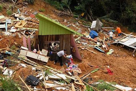 As fortes chuvas que caem desde o início da madrugada em santa catarina deixam 155 mortos, um grande número de feridos e milhares de é a maior tragédia ambiental do estado. Ajuda para Santa Catarina | Eco Amigos, no WordPress