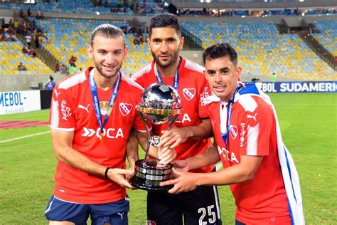 Pedro damián monzón.campeón con independiente de avellaneda en campeonato de primera división 1983. 2017 Independiente de Avellaneda- Campeón de la Copa ...