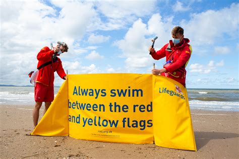 Save a life this summer as an RNLI lifeguard | RNLI