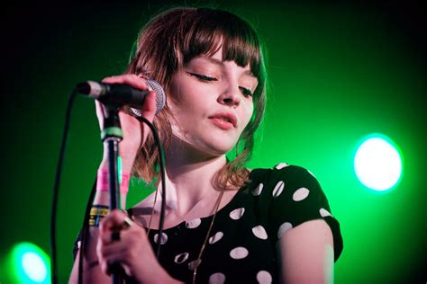 Over the weekend chvrches shared a coded teaser image for an upcoming single, and yesterday (30 may) they followed it up with an image of lead vocalist lauren mayberry looking at a picture of the cure's robert smith , with. Lauren Mayberry of CHVRCHES | Lauren mayberry, Hair ...