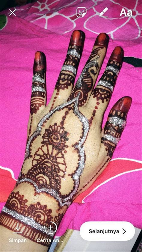 Khaleeji merupakan desain simple dari henna tangan, dimana polanya menyerupai dan mewakili ornamen tunggalnya. 92 Gambar Henna Yang Bagus Dan Mudah Terupdate | Tuttohenna