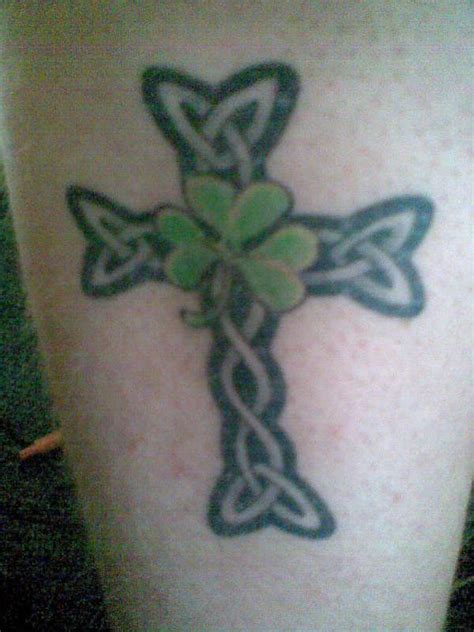 These types of tattoo designs can be portrayed as celtic cross alone or with other elements or symbols. Irish Cross tattoo