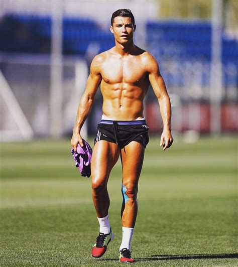 ʁoˈnawdu ˈlwis nɐˈzaɾju dʒi ˈɫĩmɐ; Hot Cristiano Ronaldo After Training Pics — Celeb Lives
