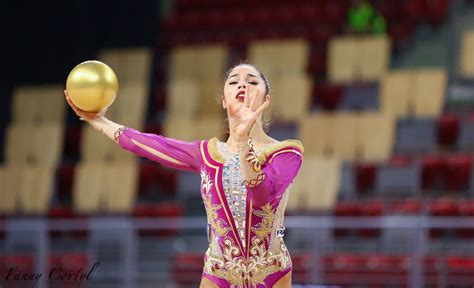 Alexandra ana maria agiurgiuculese est un gymnaste italien d'origine roumaine, individualiste de la gymnastique nationale italienne rythmique. Alexandra AGIURGIUCULESE (ITA) Ball in 2020 | Wonder woman ...