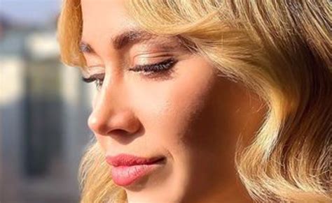DILETTA LEOTTA si GODE il SOLE: il décolleté DELLA bella ...