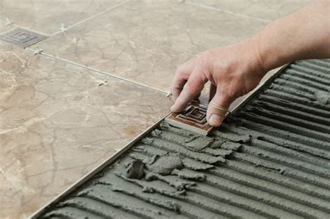 Fliesen legen lässt sich erlernen, solange man nur etwas handwerkliches geschick mitbringt. DIY Fliesen legen: Praktische Tipps - Wohnungs-Einrichtung.de