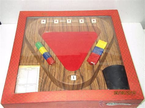 Juega con tus amigos o contra otros jugadores de todo el mundo a nuestros juegos de tablero, recomendados tanto para adultos como para niños. antiguo juego de mesa con dados cubilete y fich - Comprar ...