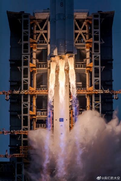Des épaves de la fusée longue marche 5b, qui a permis de mettre en orbite un module de la future station spatiale chinoise, vont redescendre sur terre de. La fusée chinoise Long March 8 décolle avec succès ...