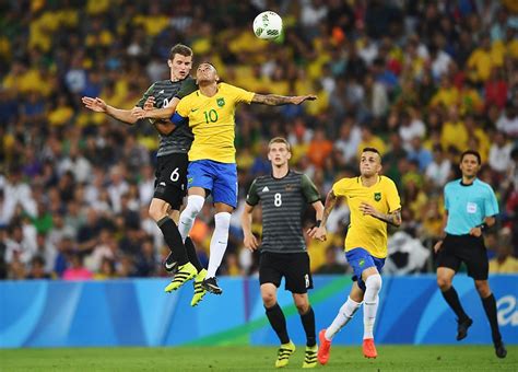 Brasil joga futebol nas olimpíadas com camisa diferente da que está acostumado. Alemanha perde do Brasil nos pênaltis e fica com a prata ...