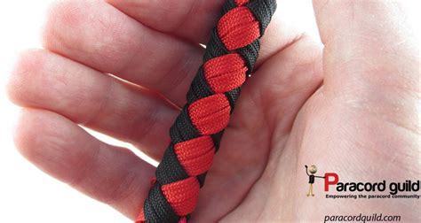 This page will show you how to braid paracord. 8 strand diamond plait around a core - Paracord guild