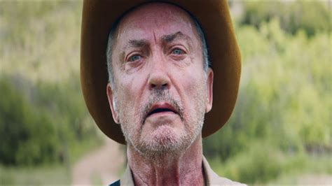 Bacurau, a small town in the brazilian sertão, mourns the loss of its matriarch, carmelita, who lived to be 94. bacurau trailer - YouTube
