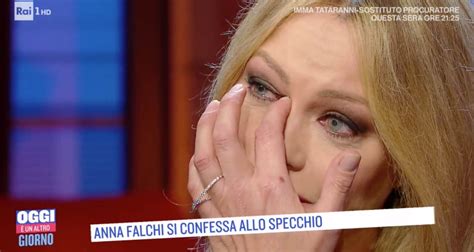 È uno di quei giorni che. Anna Falchi non trattiene le lacrime a Oggi è un altro ...