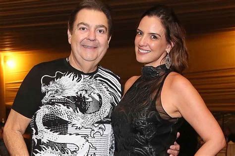 Pra quem pensava que o faustão ficaria de fora da tv após anunciar sua saída da rede globo, prevista fausto silva retornará para a band, onde trabalhou na década de 80. Faustão faz 70 anos e surge em foto rara ao lado da ...