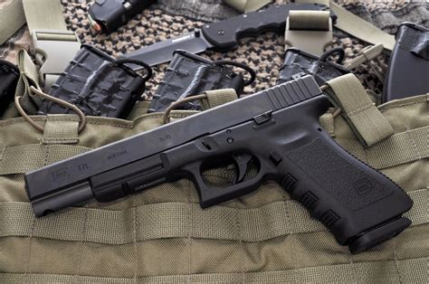 These are produced in small numbers every few years so they aren't in abundance on dealer. Glock 6556 - Glock 17L, kal.: 9x19mm, ADJ - Hermes