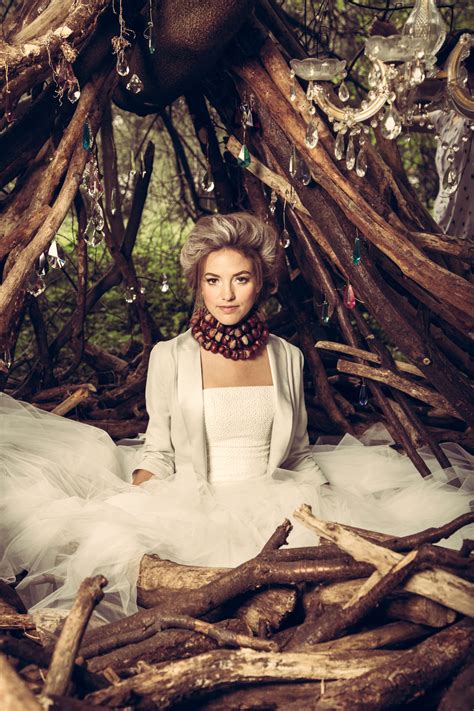 Die vielzahl der verschiedenen hochzeitskleider ist in den letzten jahren enorm gestiegen. Hochzeitskleid Modell: Pauline Fotoshooting im Wald mit ...