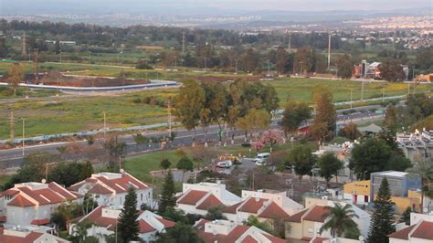 הסגר מונע או מגביל תושבים, סחורות, כלי שיט או כלי טיס מלצאת מהאזור (ולעיתים גם להיכנס אליו). ‫סגר פסח 08.04.2020‬‎ - YouTube
