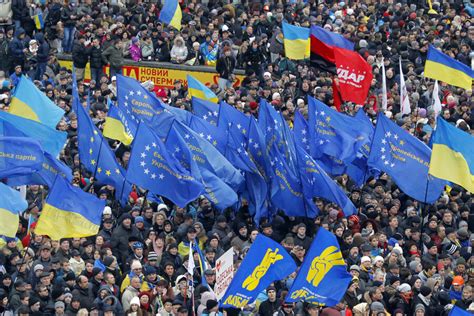 Uno degli obbiettivi di inglobare l'ucraina nell'unione europea è proprio quello di presentare tuttavia lo stato di decomposizione dell'unione europea è ormai ad uno stadio talmente avanzato, le. Ukrainian protests flare up over pivot away from Europe ...