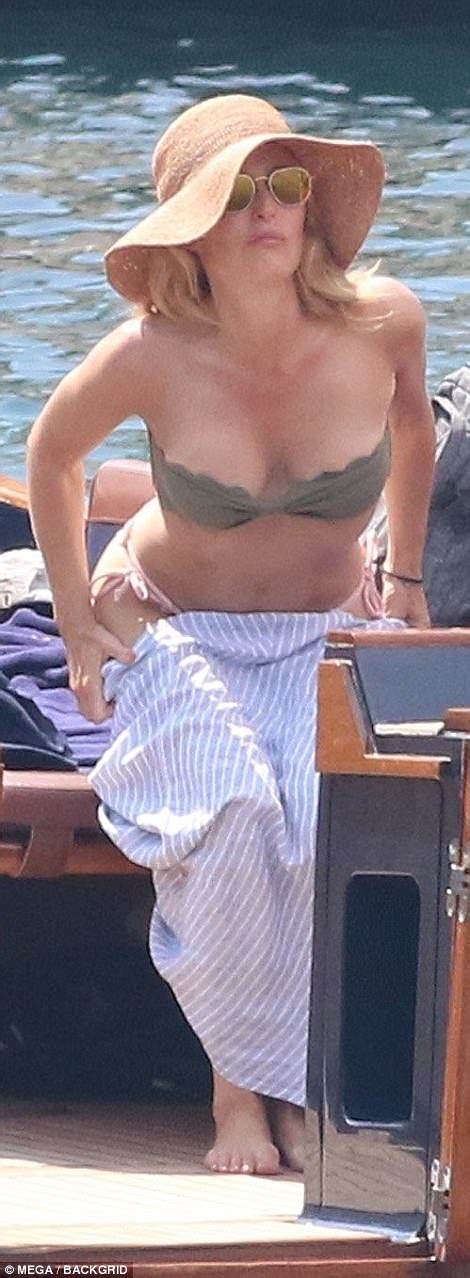 Hey #dharmannfam, thanks for watching my video! Gillian Anderson Shows her Wash Body on Holiday, Know her ...