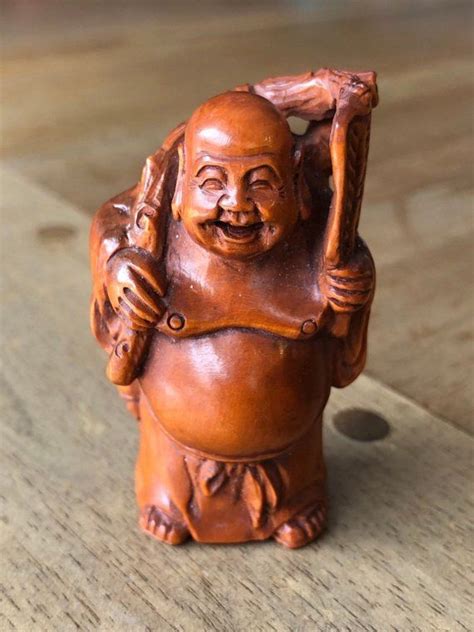 Une netsuké est petit bouton, fermoir consistant en une figurine. Netsuke Laughing Buddha Netsuke Smiling Buddha Netsuke ...