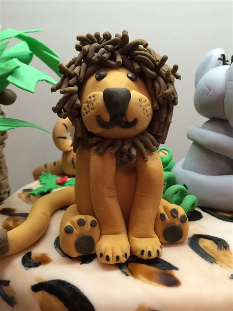 Safari torte, motivtorte, jungle cake, jungel torte, safari, palmentorte, zebra aus fondant, tiger man sollte die zahl 1 tag trocknen lassen und so in die torte stecken. Safari Torte - Teil 2 | Kinder torten, Fondant tiere ...