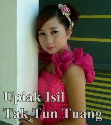 Not only that, the vocal. Upiak Isil Dan Kepopuleran Lagu Tak Tun Tuang - Puncak ...