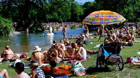 Leider habe ich fast alle bilder von mir mit dem selbstauslöser gemacht, war nicht immer so leicht. FKK-Szene im Englischen Garten: Neue Nacktbader gesucht ...