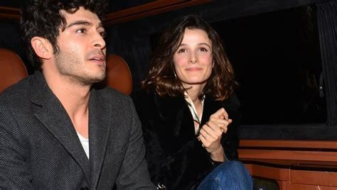 28.12.2018 14:10 değiştirme bir aşk haberi de büşra develi cephesinden geldi. Burak Deniz'in eski aşkı Büşra Develi'den Yiğit Kirazcı ...