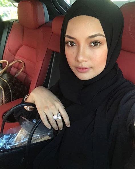 Romantik sungguh penampilan terkini dua insan seni tanah air yang sama cantik dan sama padan, hans isaac dan neelofa. Neelofa Hans Isaac bercinta lagi? Hubungan diantara ...