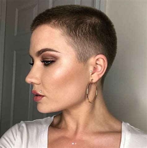 A false hawk hairstyle brings a sense of style and modernity to any lady who chooses to wear it. 13x Incredible Extremely Short Hairstyles! - Hairstyle ...