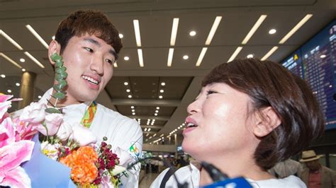 김정환 선수(리우올 림픽 사브르 부분 동메달). "할 수 있다" 기적의 주인공, 박상영 선수 입국 사진 | 위키트리