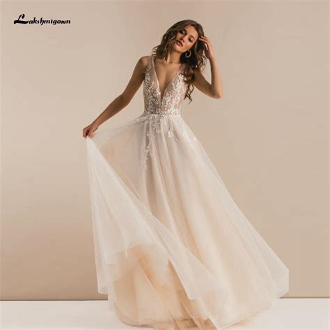 L'abito da sposa con ispirazioni vintage è di tendenza e sono numerose le proposte bridal 2020.lo l'abito da sposa realizzato in prezioso e romantico pizzo è sempre molto richiesto dalle spose di. Abito da Sposa Vintage in pizzo Boho 2021 Abito da Sposa ...