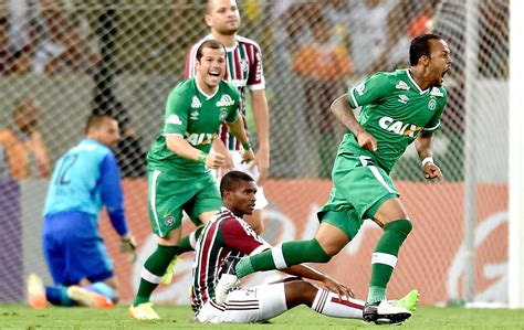 Ver las noticias, los resultados del juego, comprar boletos en línea y unirse al club de su corazón. Chapecoense goleia o Fluminense, cala o Maracanã e escapa ...