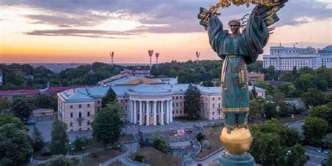 Щороку ми підбиваємо підсумки, показуючи україну на 100 фотографіях. Вечірній Київ :: Вулиці Києва отримали нові назви: список