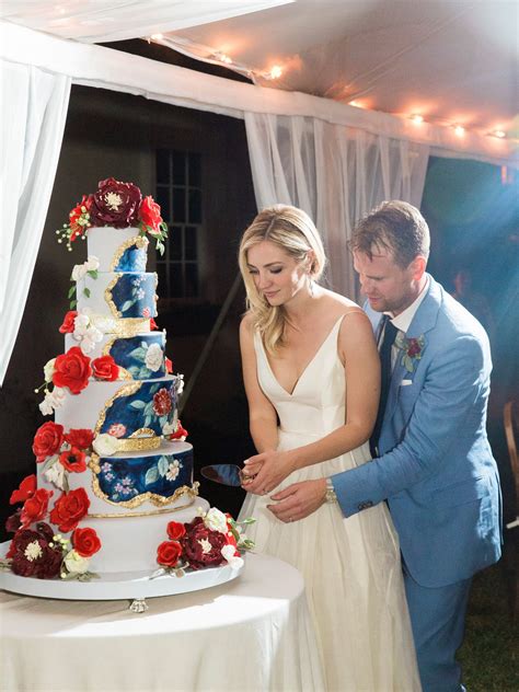 You'll virtually learn to decorate cakes like a pro during an interactive online lesson. Martha Stewart Featured Celebrity Wedding | Old Saybrook ...