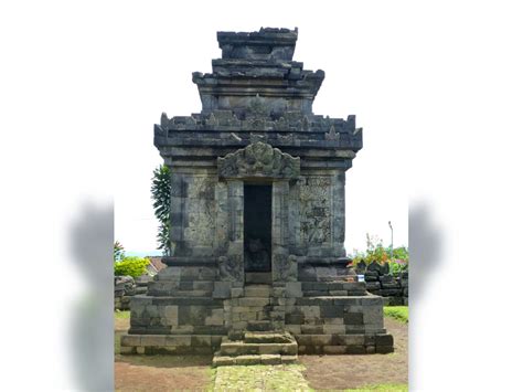 Candi pringapus tergolong candi berukuran kecil yang kondisinya masih utuh. Candi Pringapus