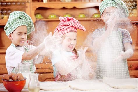 Zum backen von kuchen oder plätzchen muss man die meisten kinder nicht motivieren. jubelis® | Backen mit Kindern